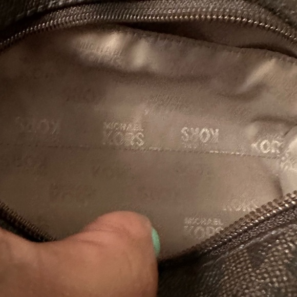 Micheal kors small bag - Picture 3 of 8